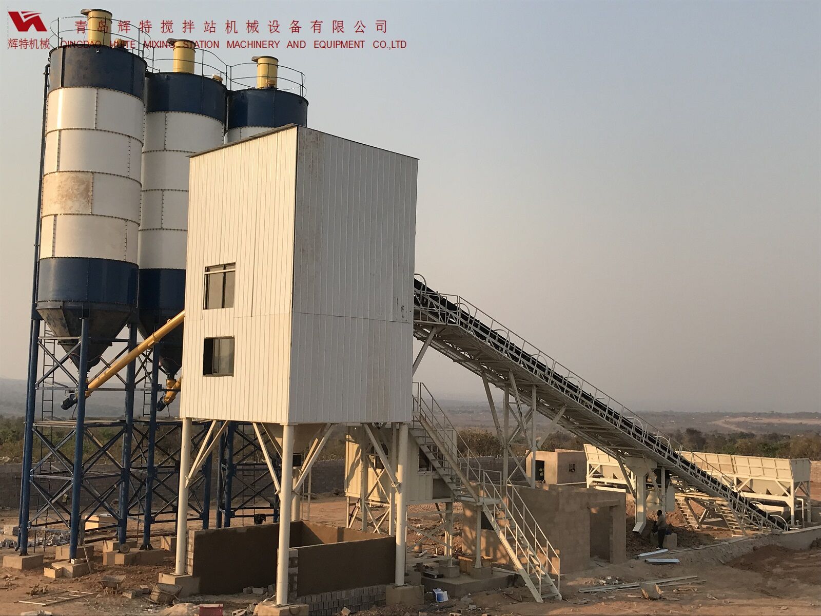 輝特混凝土攪拌站HZS120采用國內(nèi)外知名品牌，大大降低了設(shè)備故障率