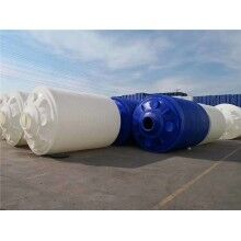 PE水箱 純水水箱 污水水箱 重慶水箱生產(chǎn)廠家 塑料水箱產(chǎn)品常用名稱：塑料水箱、PE水箱、PE桶、蓄水箱、儲水箱、PE儲罐、塑料儲罐、清洗水箱、塑料水箱儲罐、聚乙烯水箱、反滲透塑料水箱、超濾水箱、原水