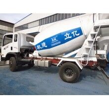 專業(yè)生產小型混凝土罐車，億立實業(yè)2m3攪拌罐車